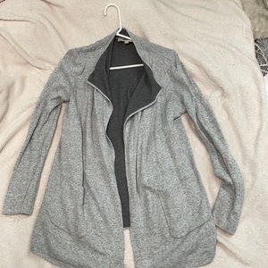 Grey cardigan with pockets